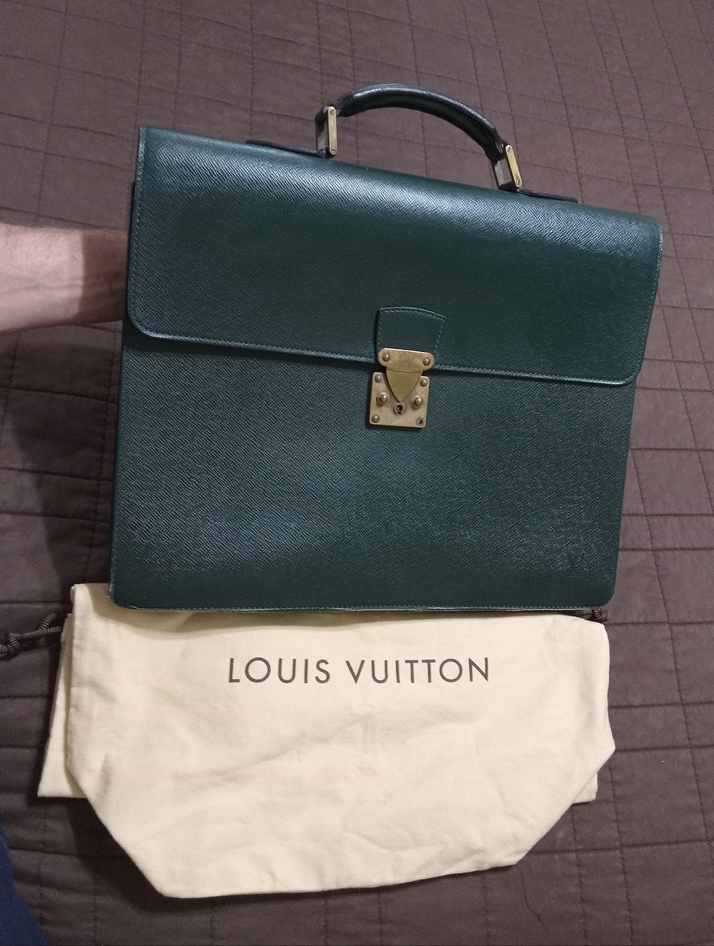 Louis Vuitton Taiga Leather Green Breifcase Document Bag Handled